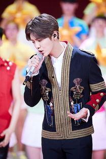 鹿晗五四晚会勋章视频,勋章视频见证青春风采