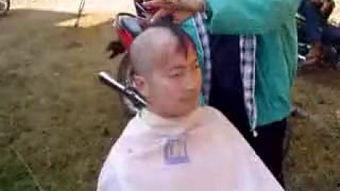 剃刮光头视频,轻松掌握时尚发型新趋势