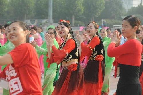 老年人广场舞视频简单,老年人广场舞的活力瞬间